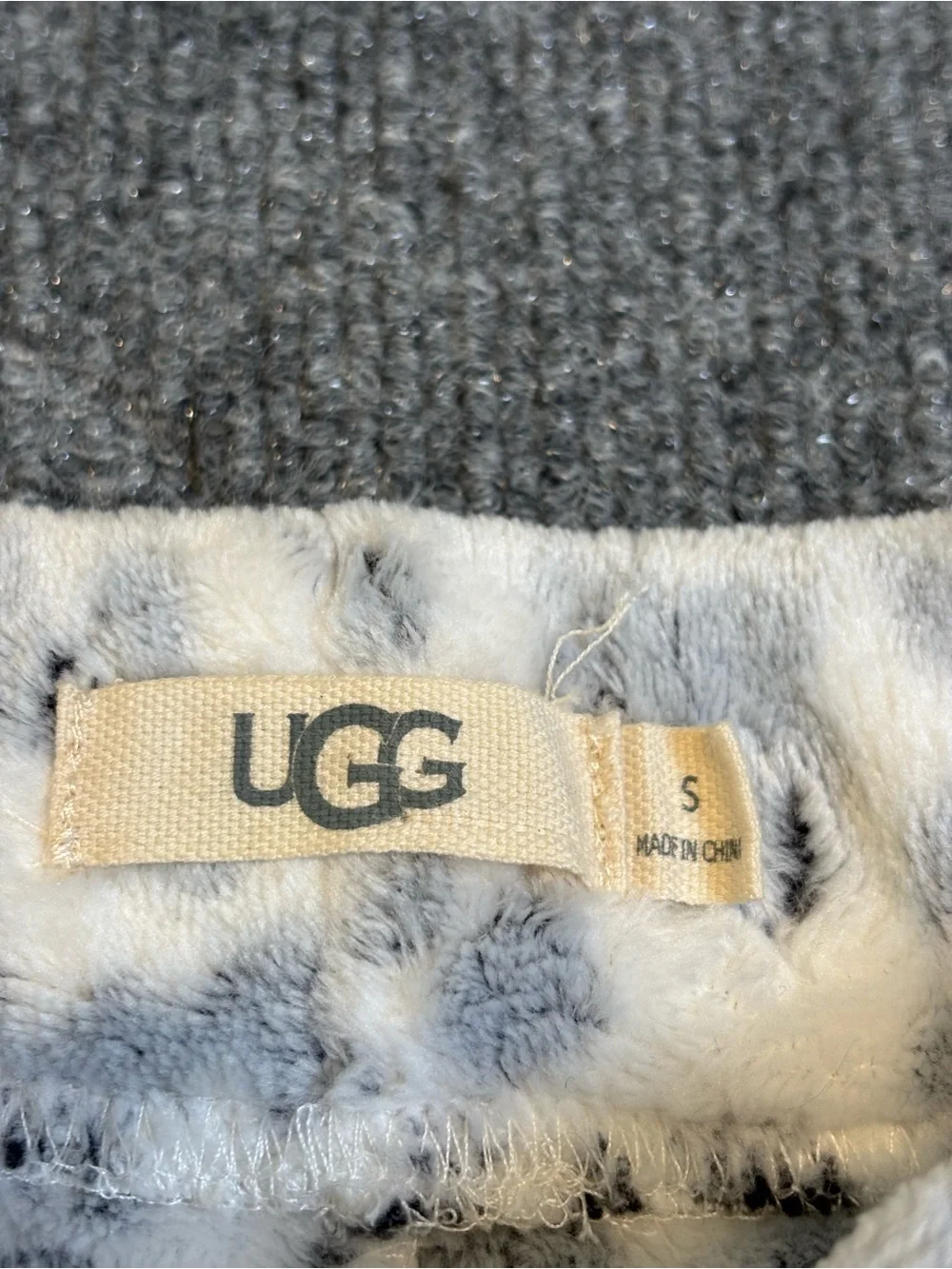 UGG Gray Animal Print Plush Fleece Jogger Sweatpants Women's Small EUC So Soft!